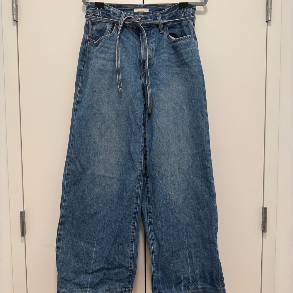 Stylish Denim Wide-Leg Jeans with Self Belt